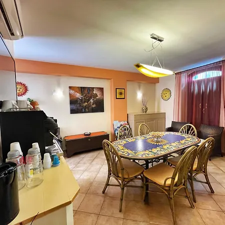 Epos Acitrezza Bed & Breakfast *